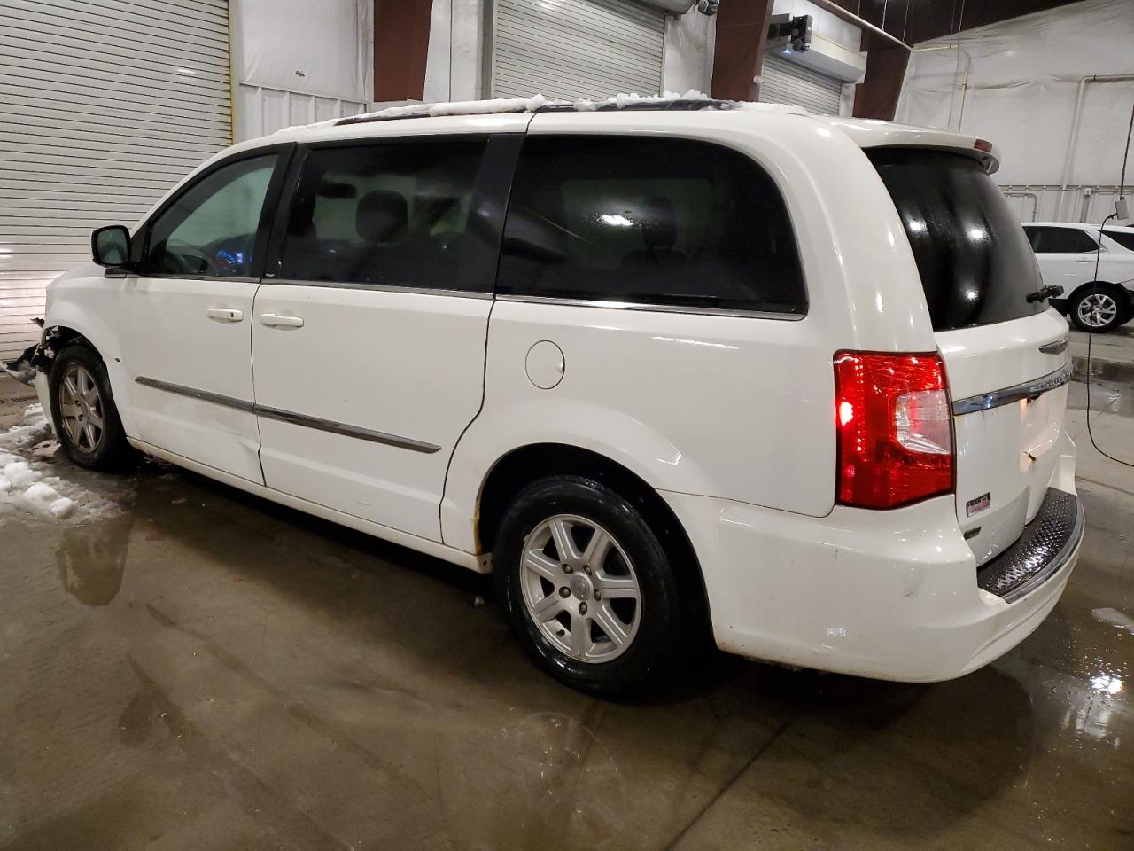 2013 Chrysler Town & Country - Image 2