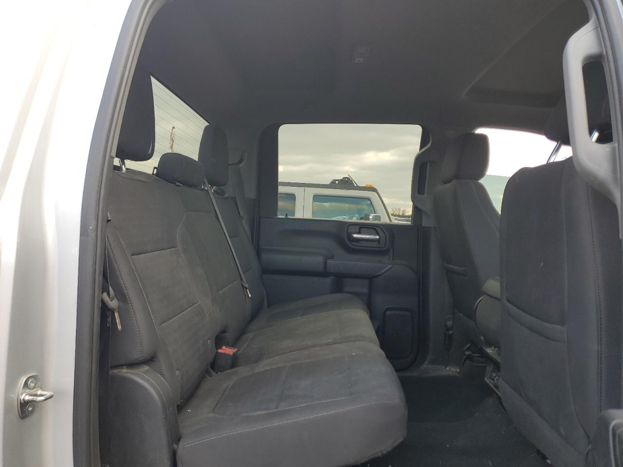 2022 Chevrolet Silverado - Image 11