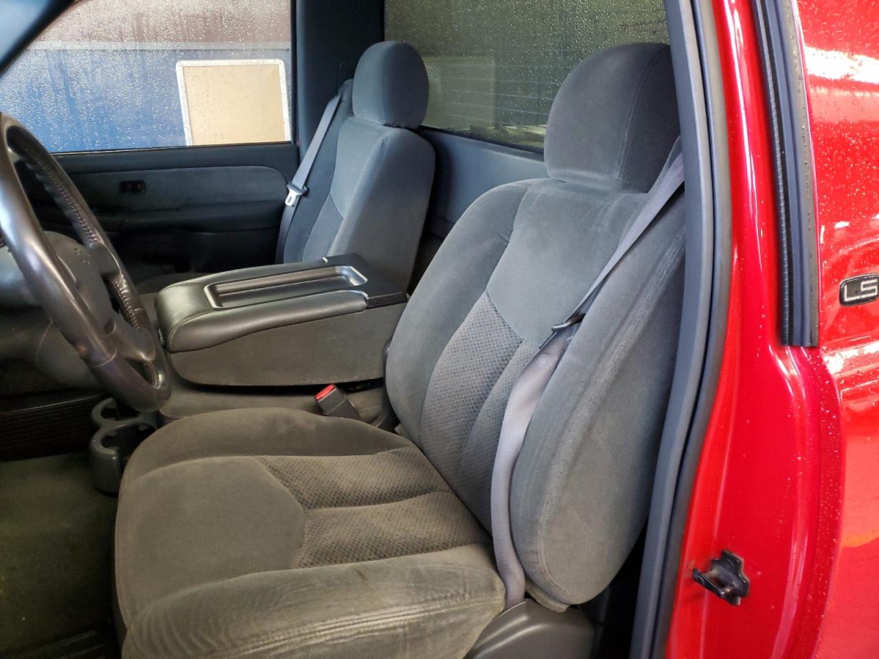 2003 Chevrolet Silverado - Image 10