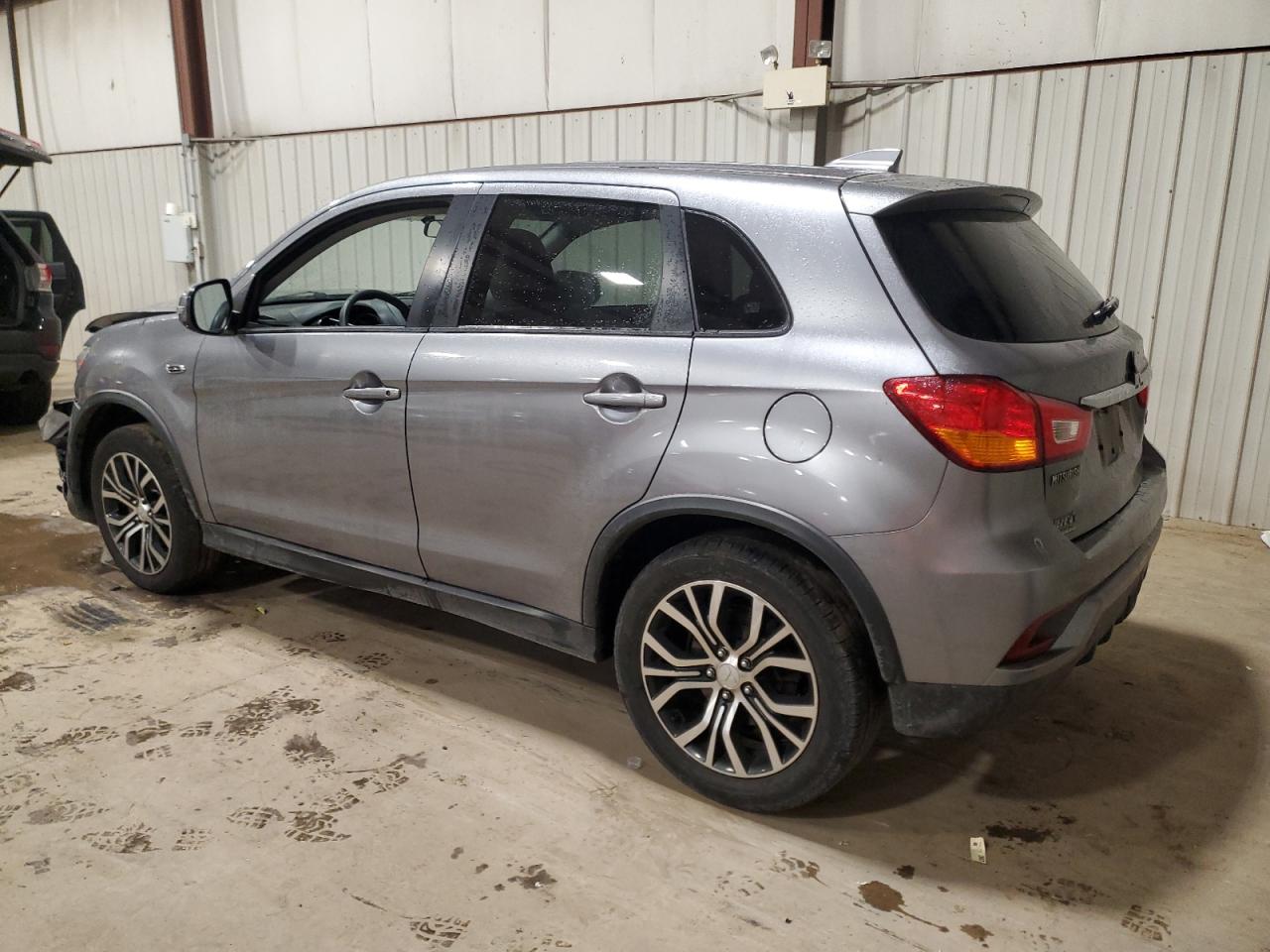 2018 Mitsubishi Outlander - Image 2
