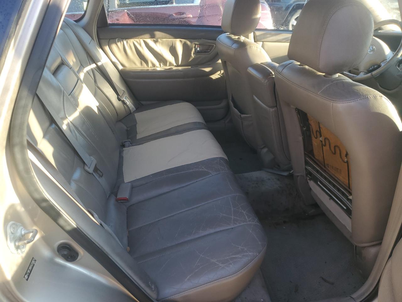 2004 Toyota Avalon - Image 10