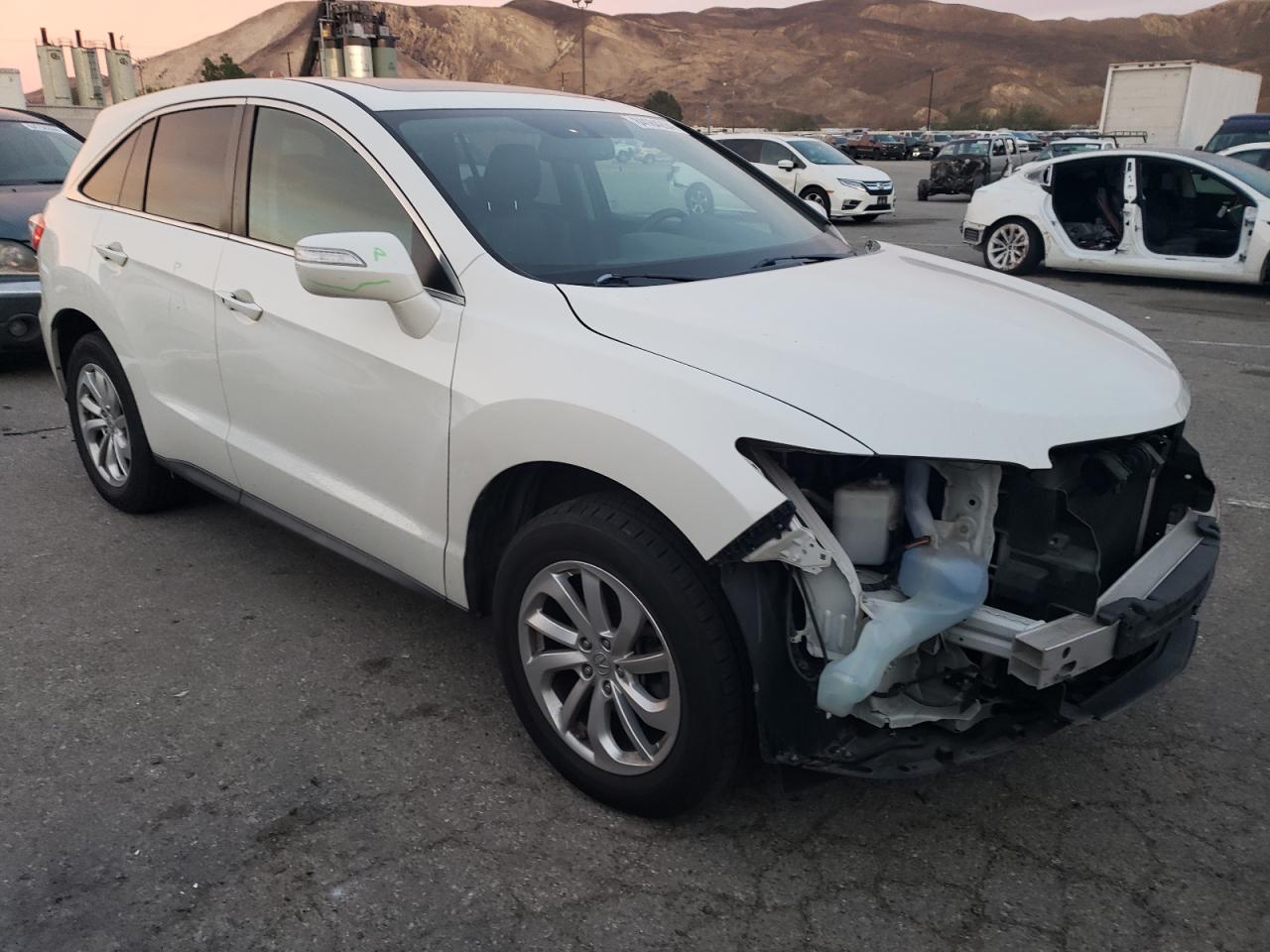 VIN 5J8TB3H30JL008821 2018 ACURA RDX no.4