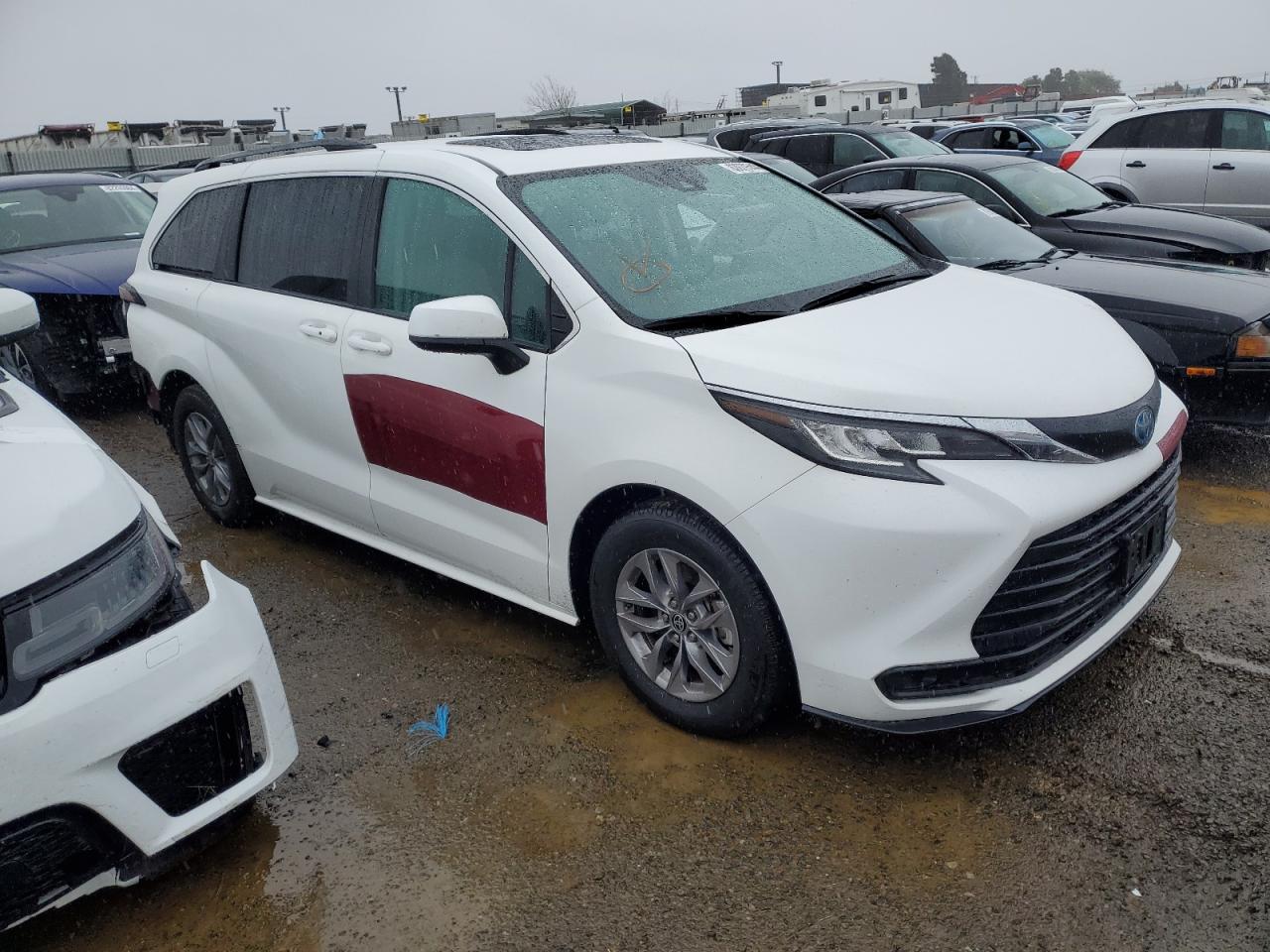 2022 Toyota Sienna - Image 4