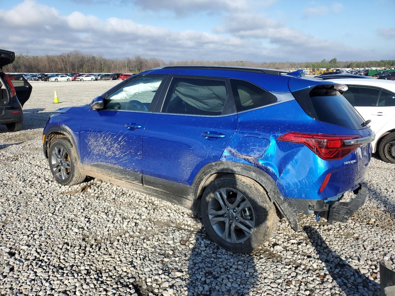 2023 Kia Seltos - Image 2