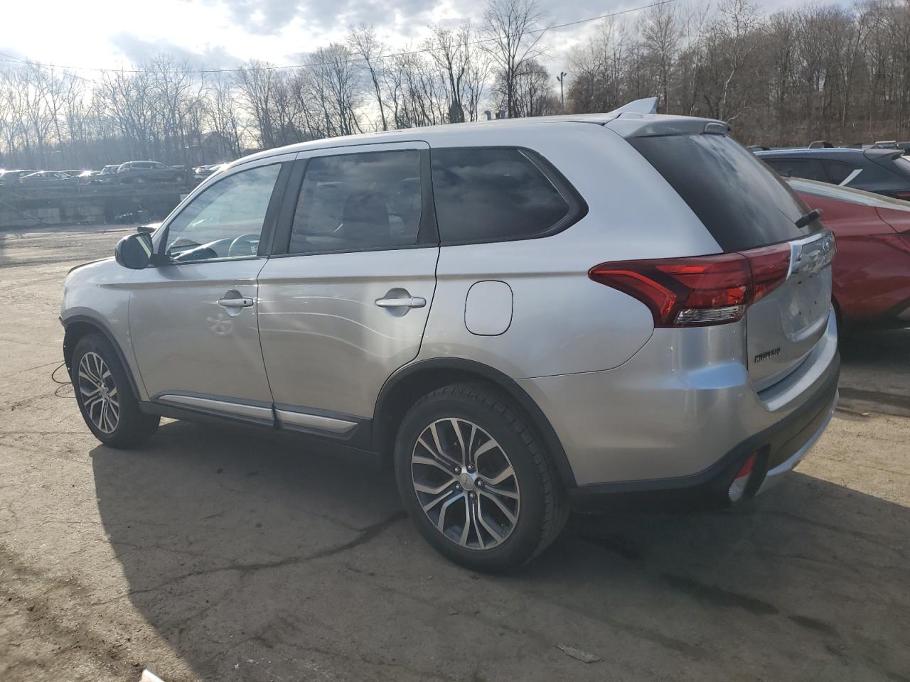 VIN JA4AZ3A35JZ057273 2018 MITSUBISHI OUTLANDER no.2