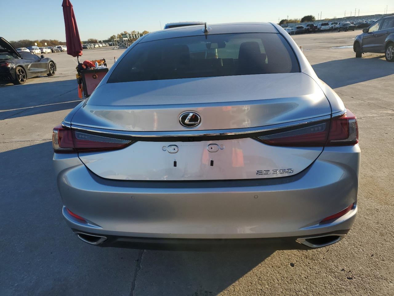2023 Lexus ES - Image 6