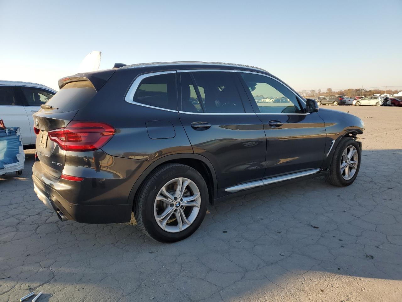 VIN 5UXTR7C59KLR47086 2019 BMW X3 no.3