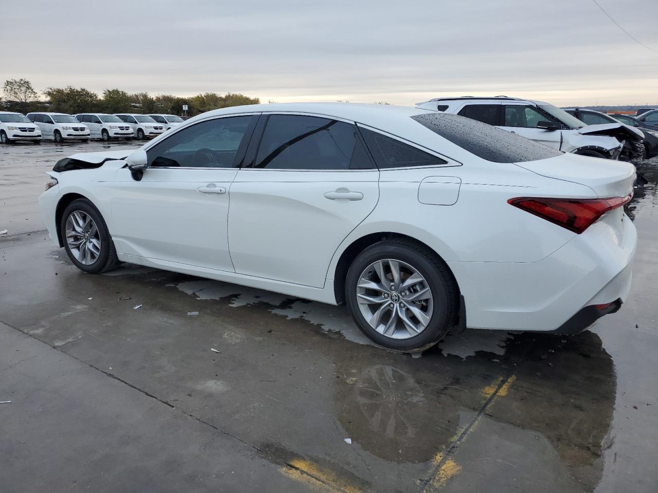 2022 Toyota Avalon - Image 2