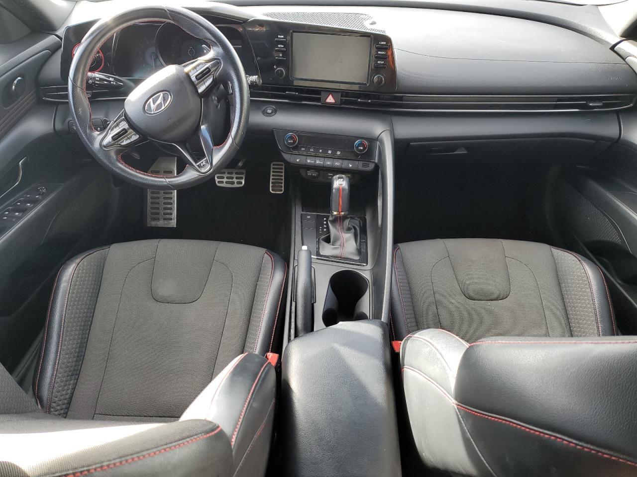 2022 Hyundai Elantra - Image 8