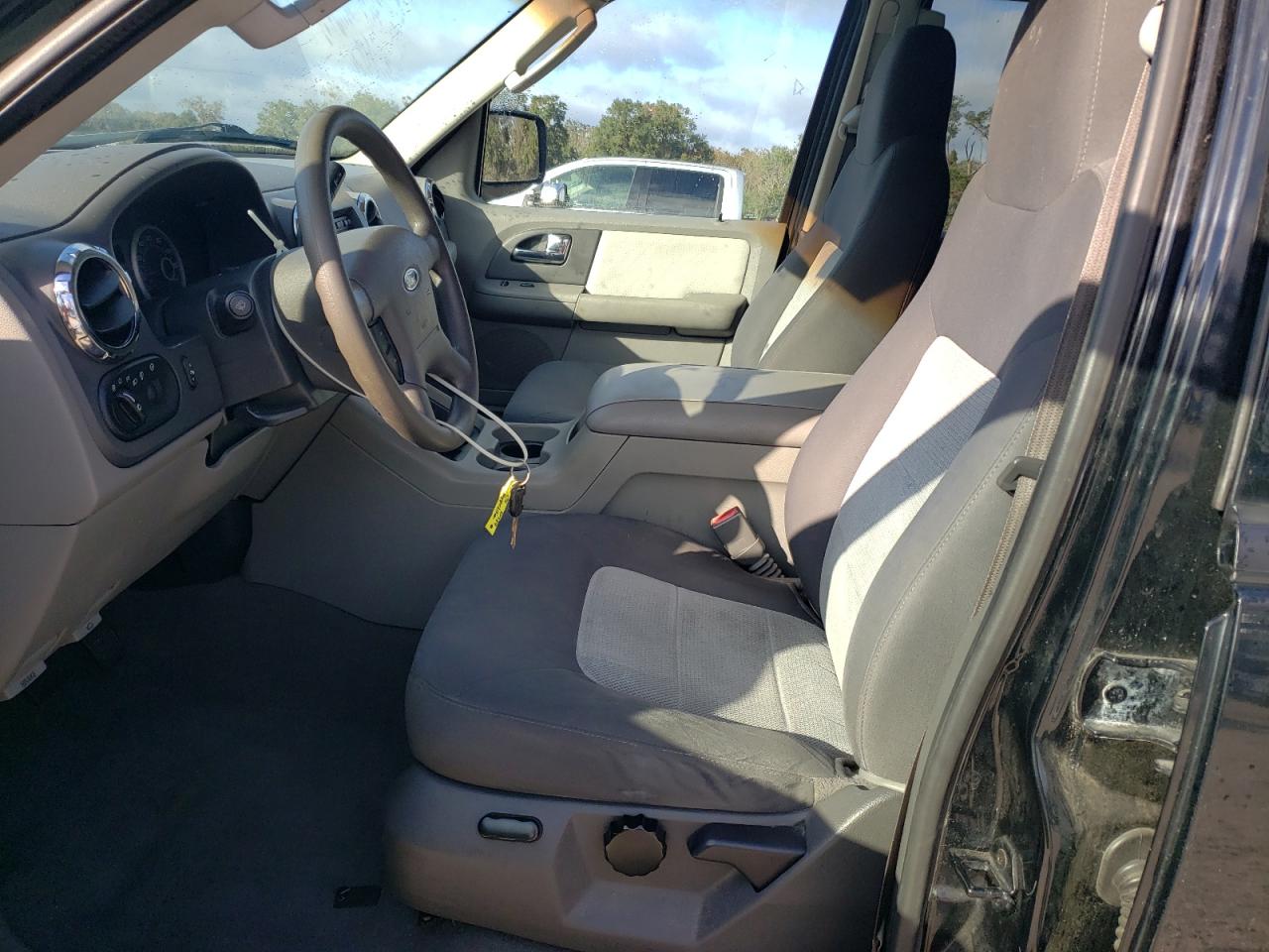 2005 Ford Expedition - Image 7