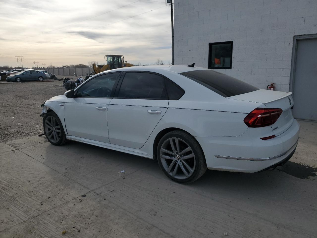 2018 Volkswagen Passat - Image 2