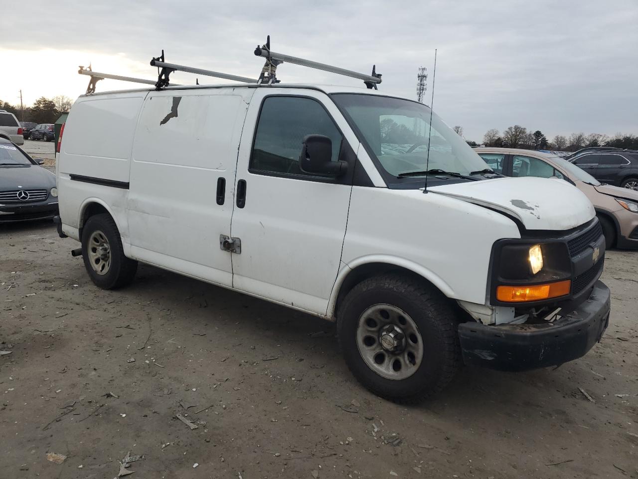 2010 Chevrolet Express - Image 4