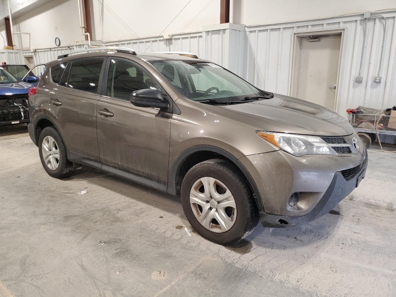 VIN JTMBFREV7FD119052 2015 TOYOTA RAV4 no.4