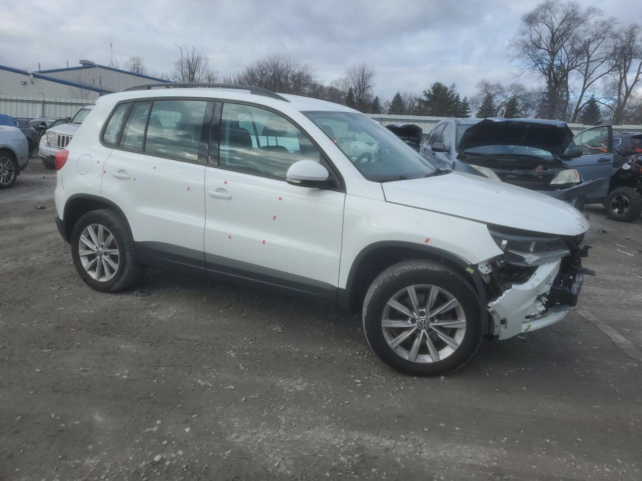 2017 Volkswagen Tiguan - Image 4