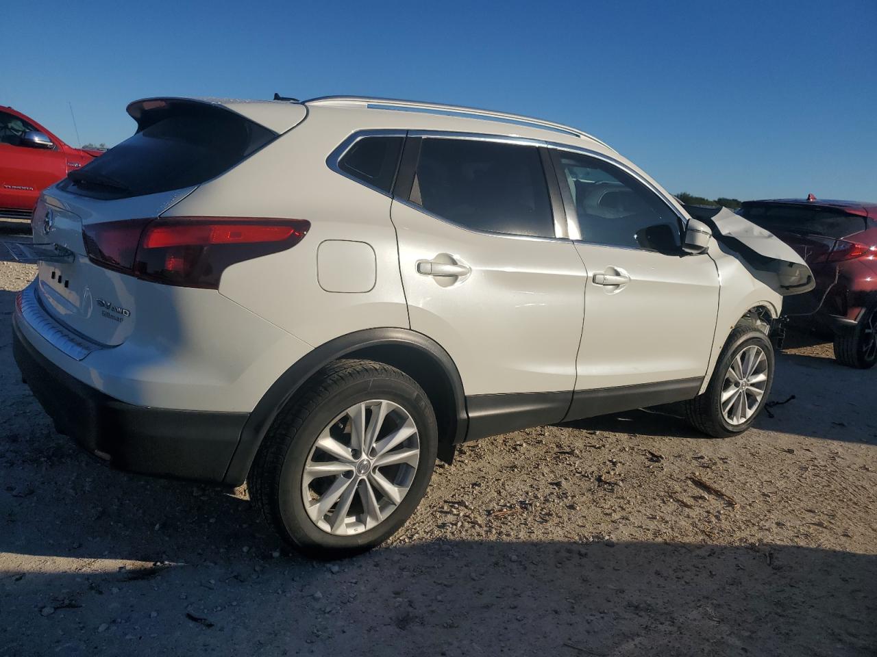 2018 Nissan Rogue - Image 3