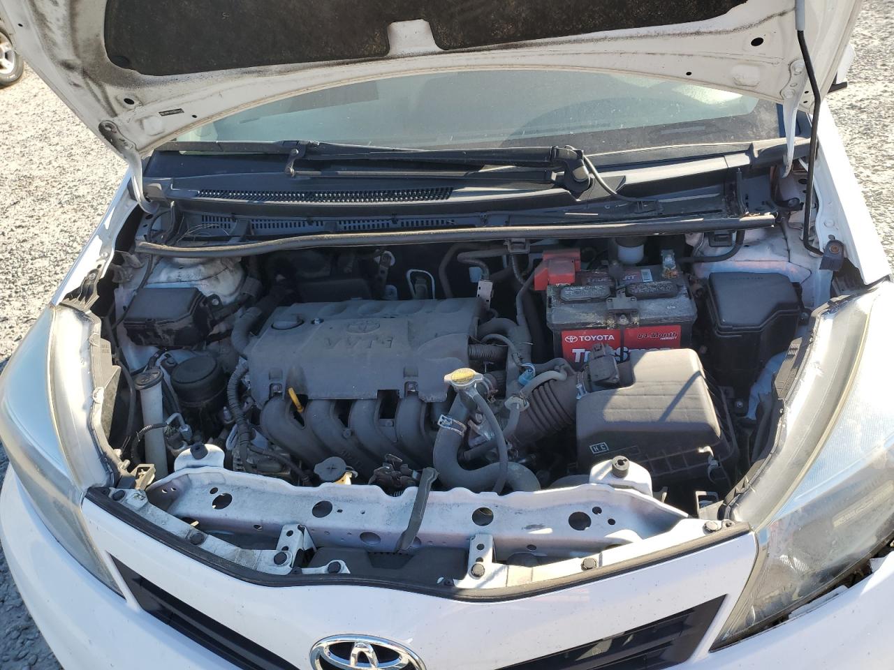 2012 Toyota Yaris - Image 11