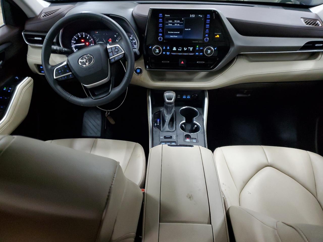 2022 Toyota Highlander - Image 8