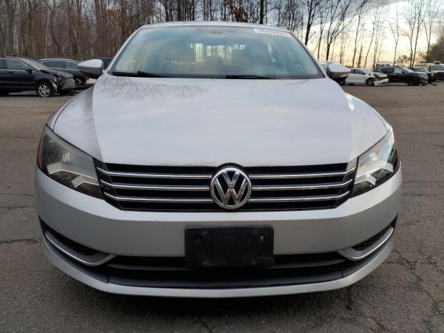 Седани VOLKSWAGEN PASSAT 2012 Сріблястий