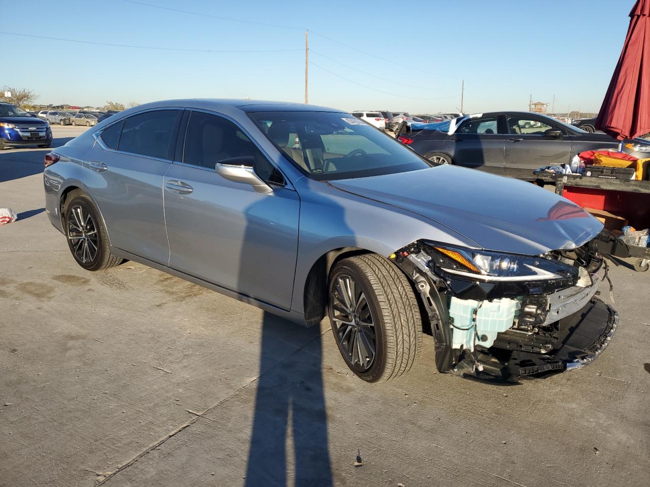 2023 Lexus ES - Image 4