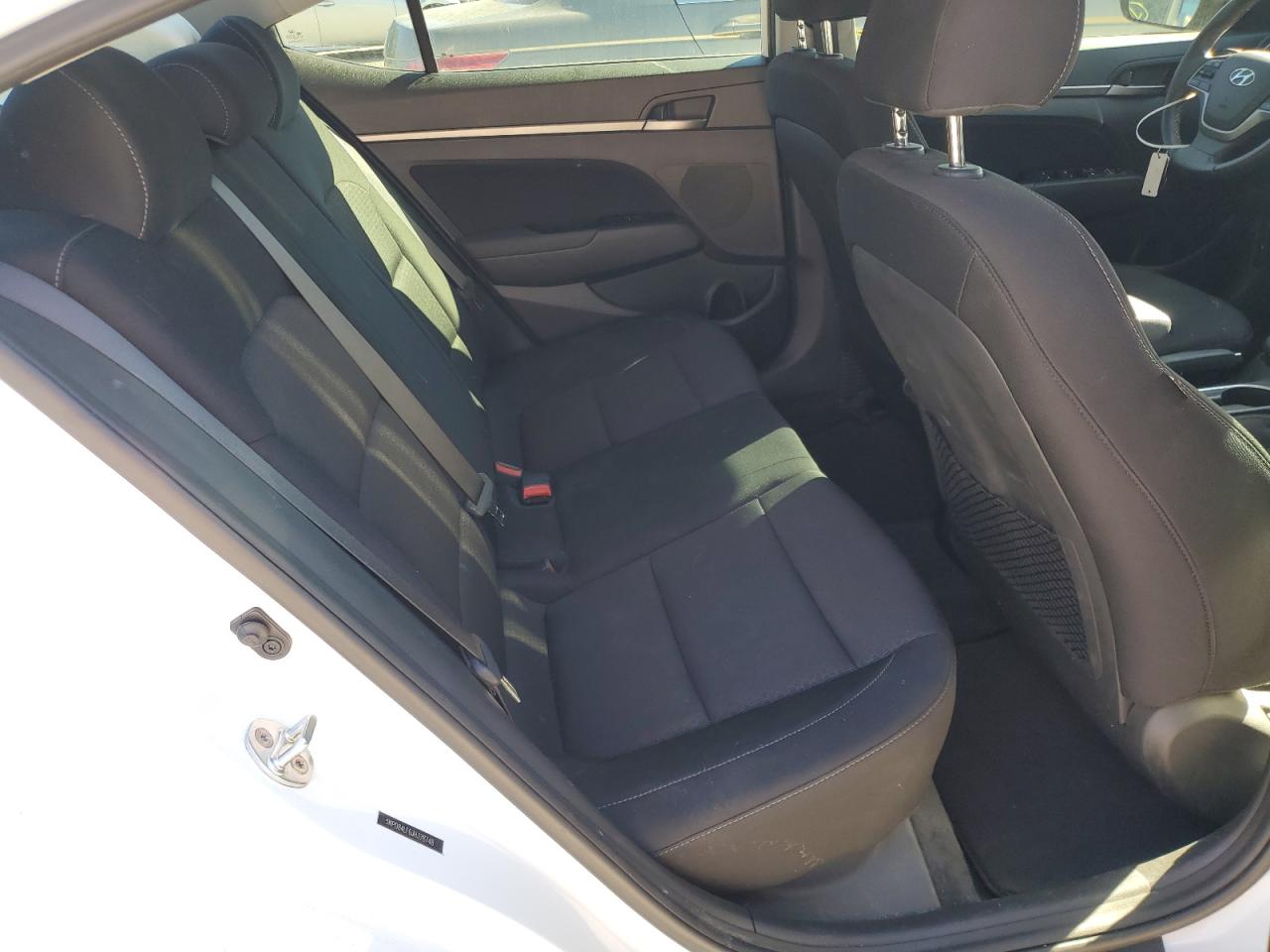 2018 Hyundai Elantra - Image 10