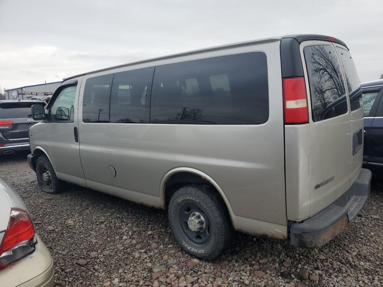 2009 Chevrolet Express - Image 2