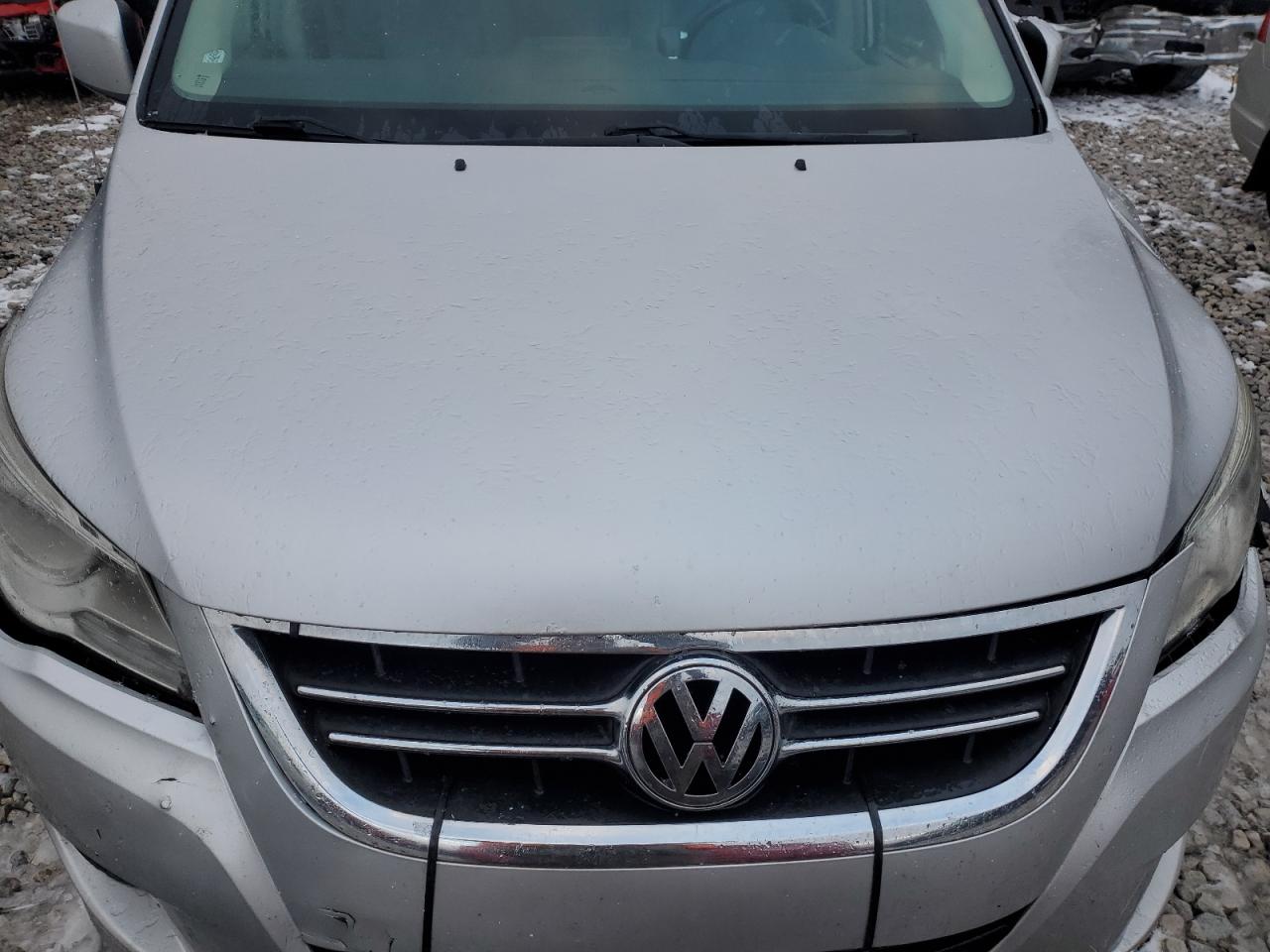 2009 Volkswagen Routan - Image 12