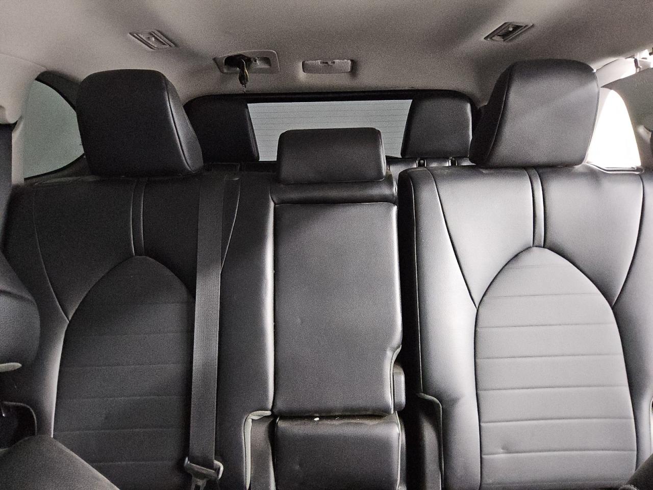 2022 Toyota Highlander - Image 10