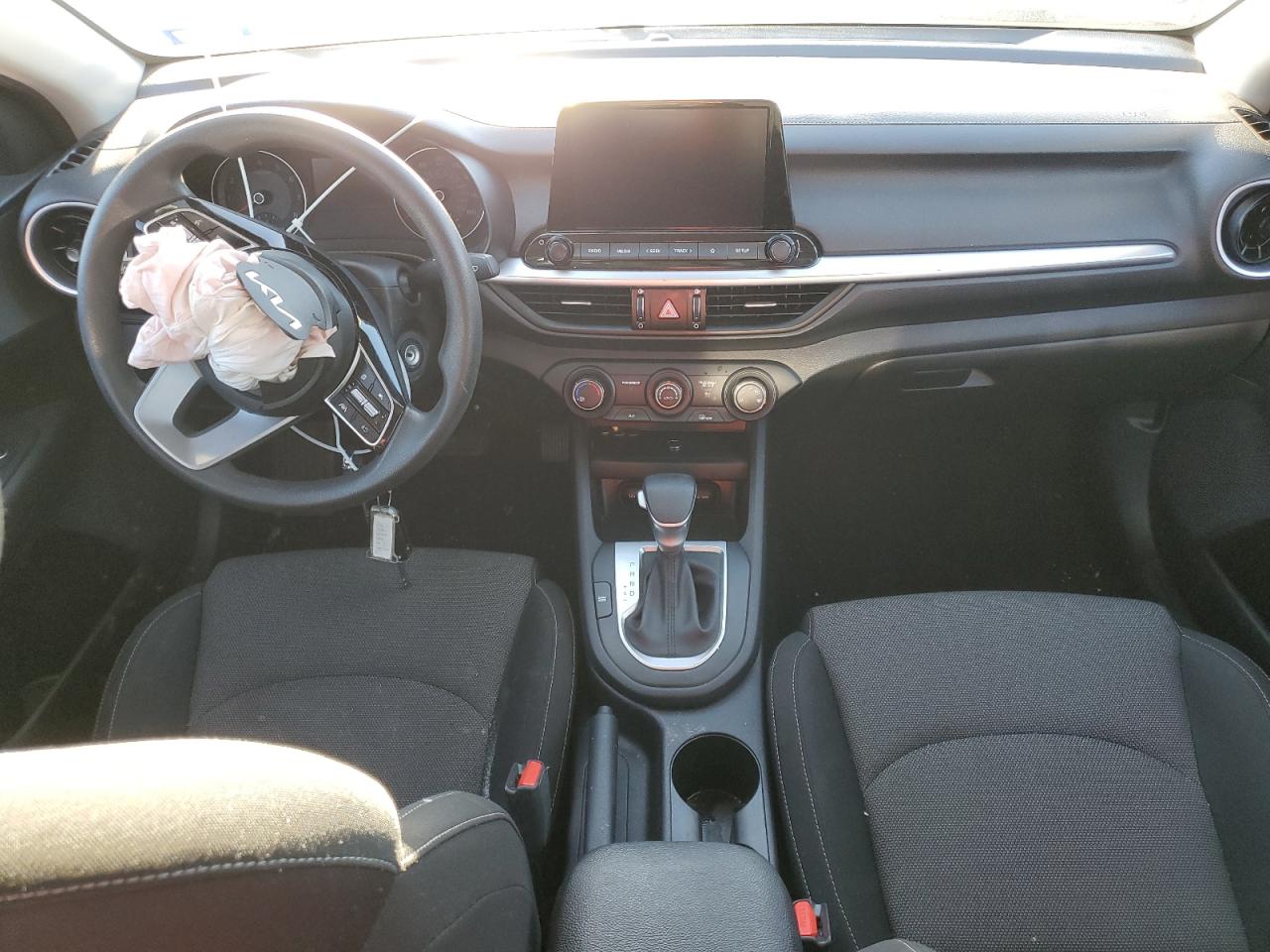 2023 Kia Forte - Image 8