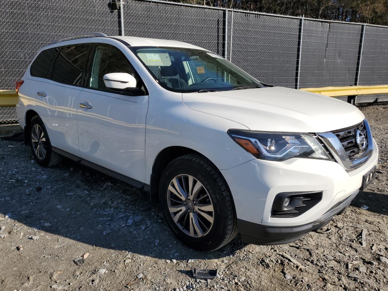 2017 Nissan Pathfinder - Image 4