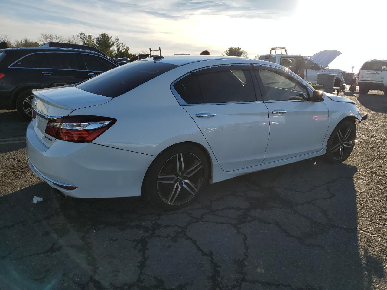 VIN 1HGCR2F5XGA019677 2016 HONDA ACCORD no.3