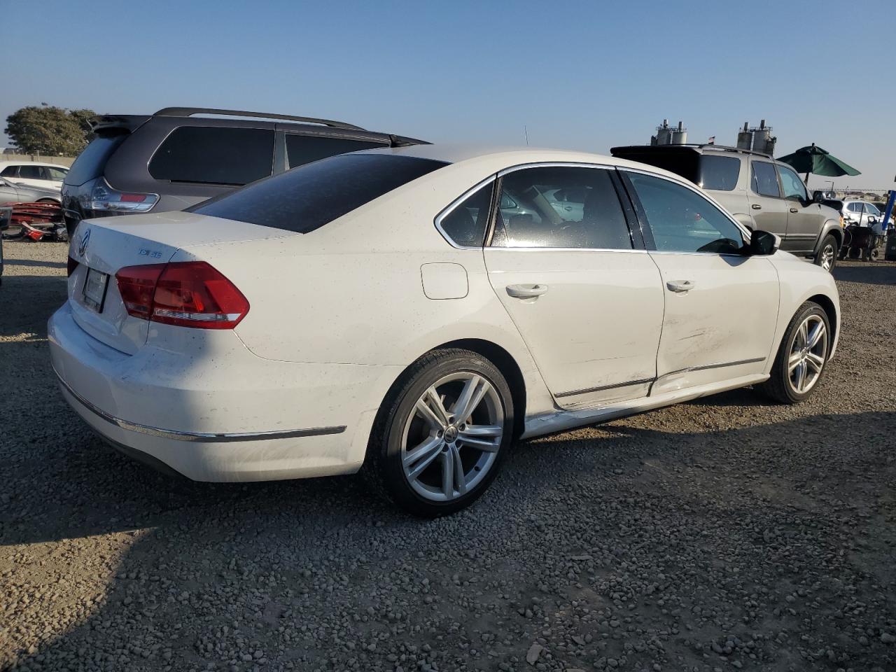 2015 Volkswagen Passat - Image 3