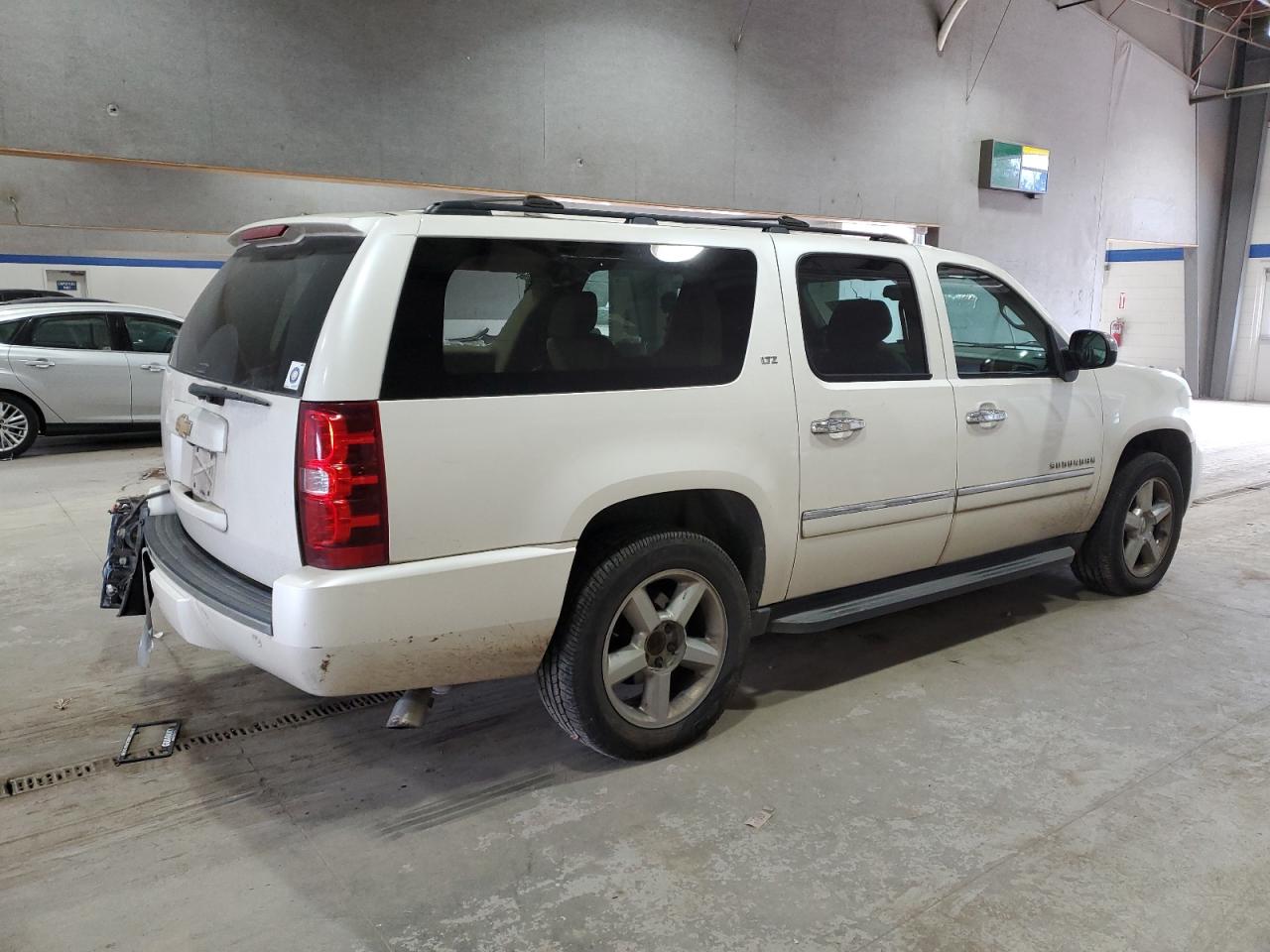 VIN 1GNSKKE72DR213951 2013 CHEVROLET SUBURBAN no.3