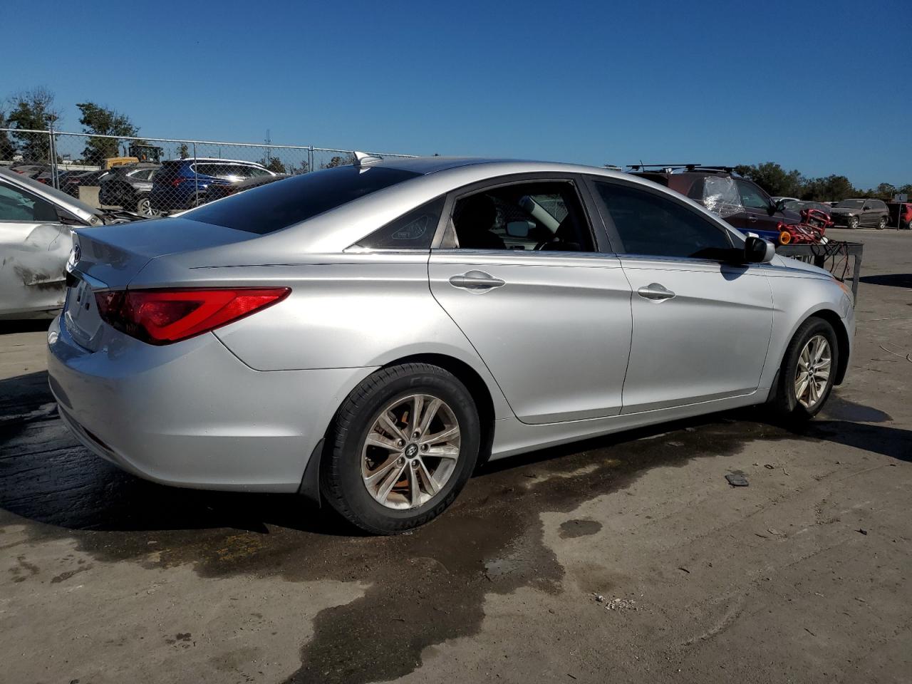 2012 Hyundai Sonata - Image 3