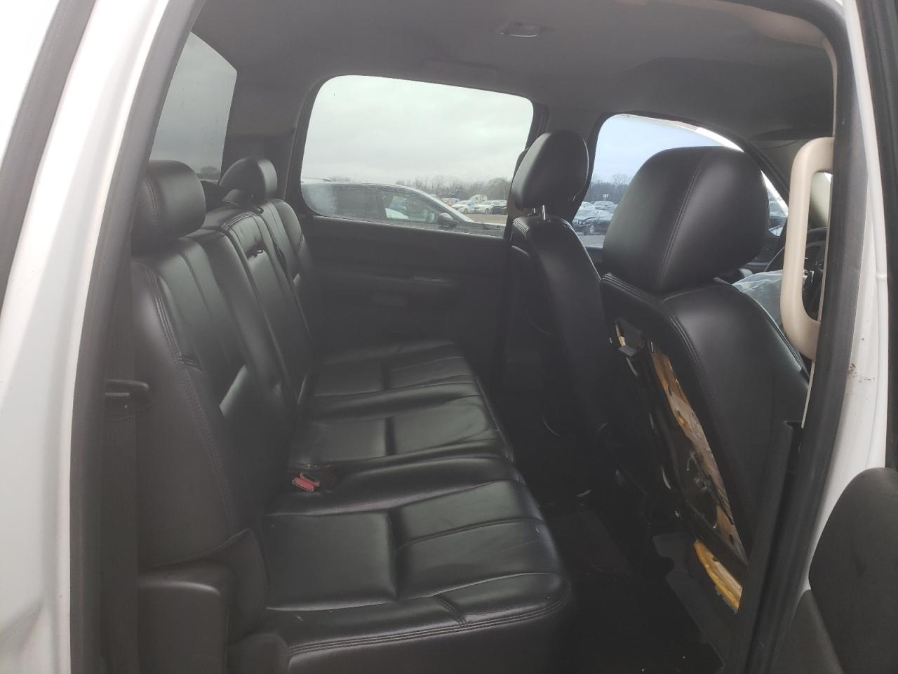 2010 Chevrolet Silverado - Image 10