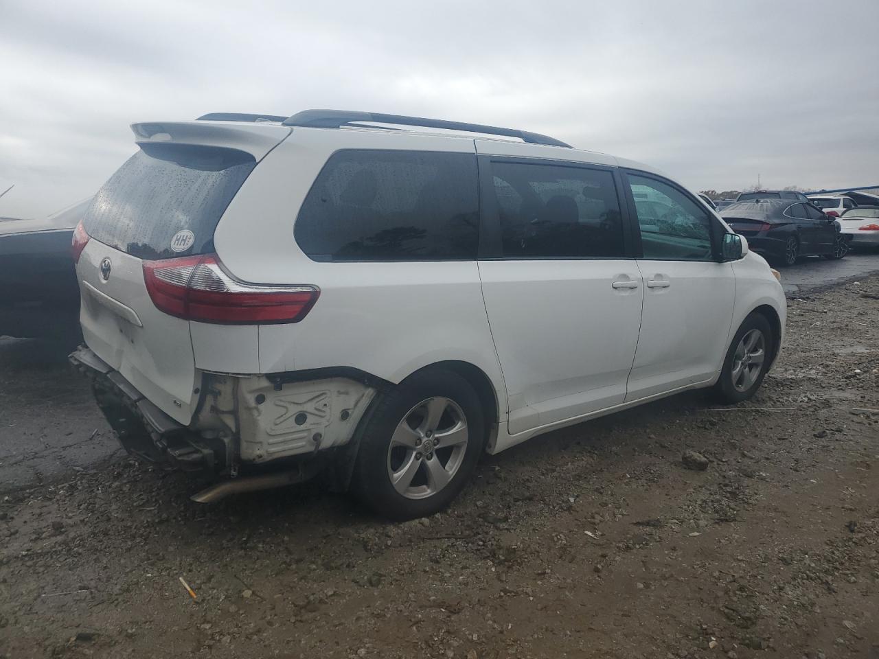 2015 Toyota Sienna - Image 3