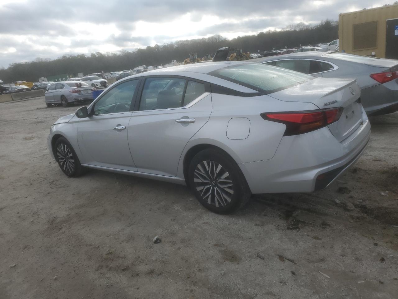 2024 Nissan Altima - Image 2