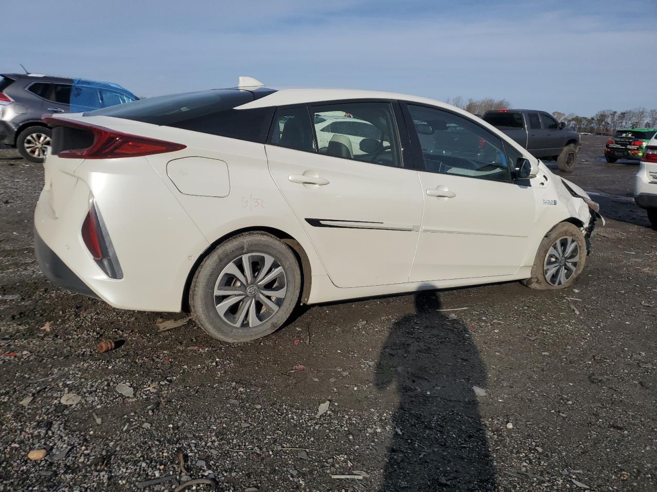 VIN JTDKARFP6J3088843 2018 TOYOTA PRIUS no.3