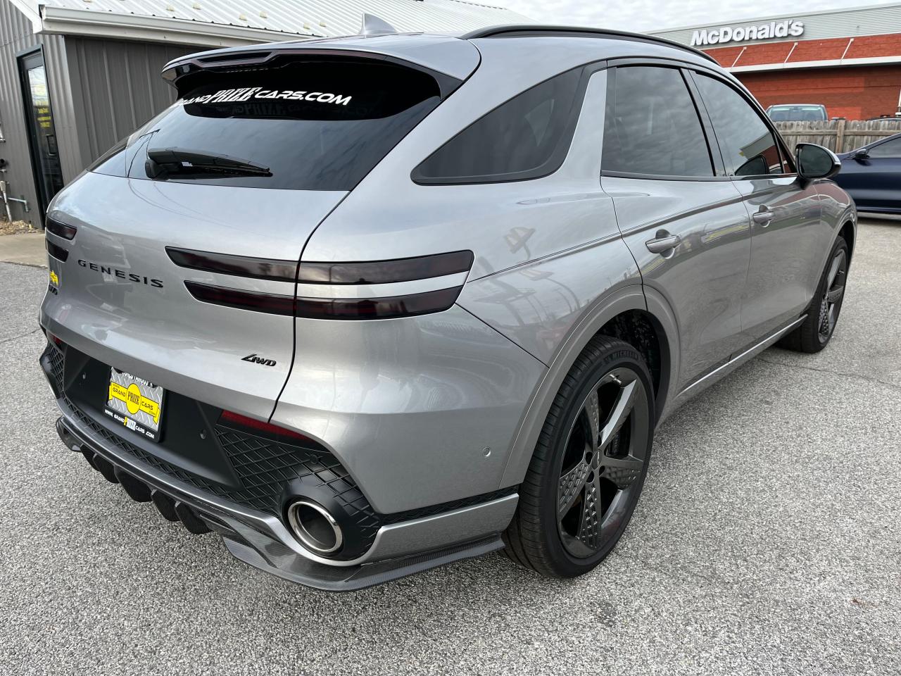 2023 Genesis GV70 - Image 4