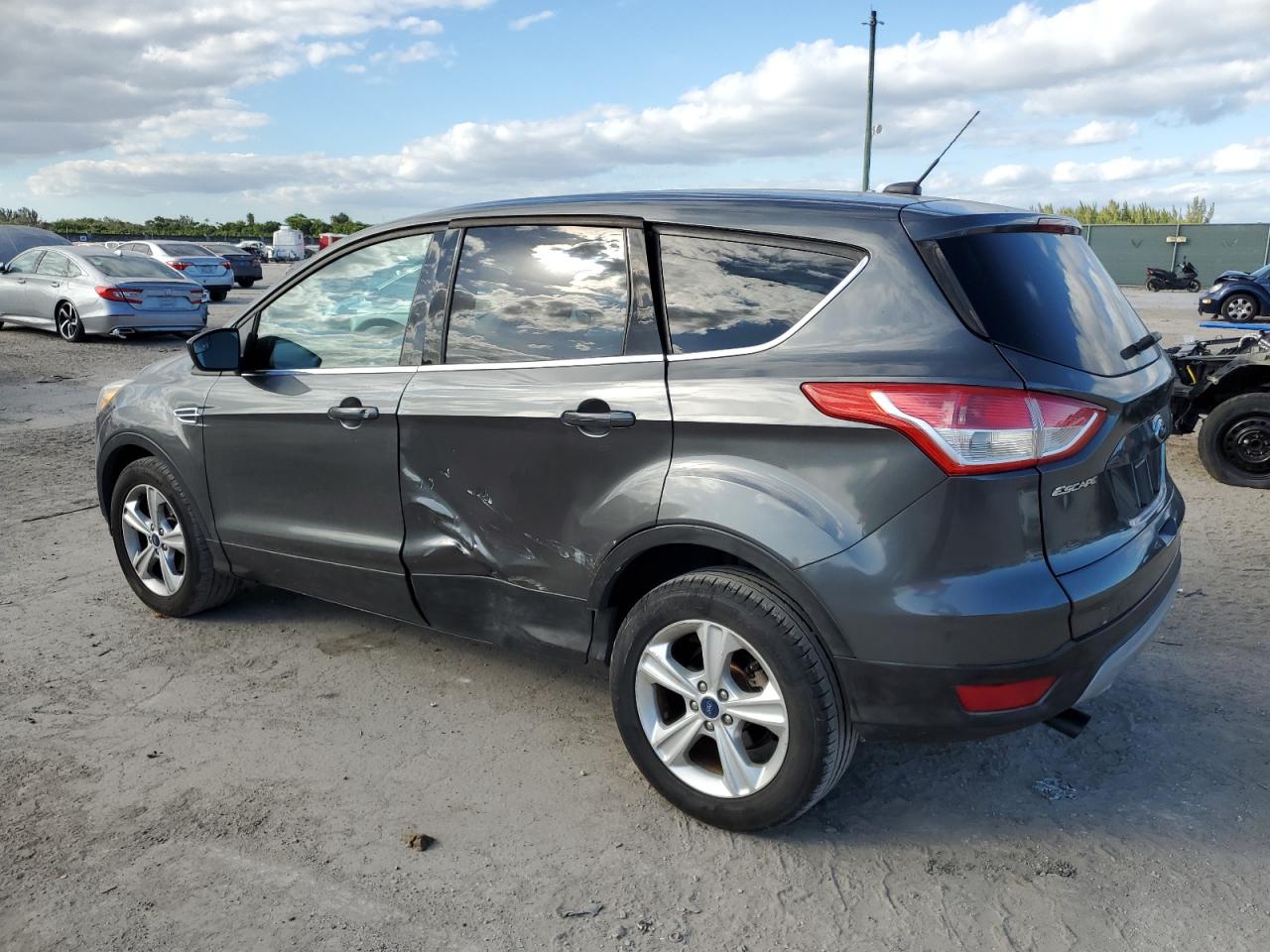 VIN 1FMCU0GX4FUB56933 2015 FORD ESCAPE no.2