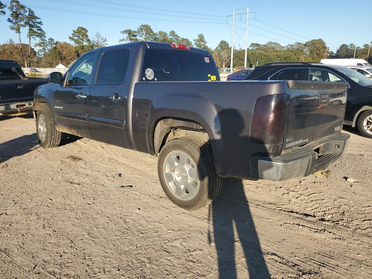 2010 GMC Sierra - Image 2