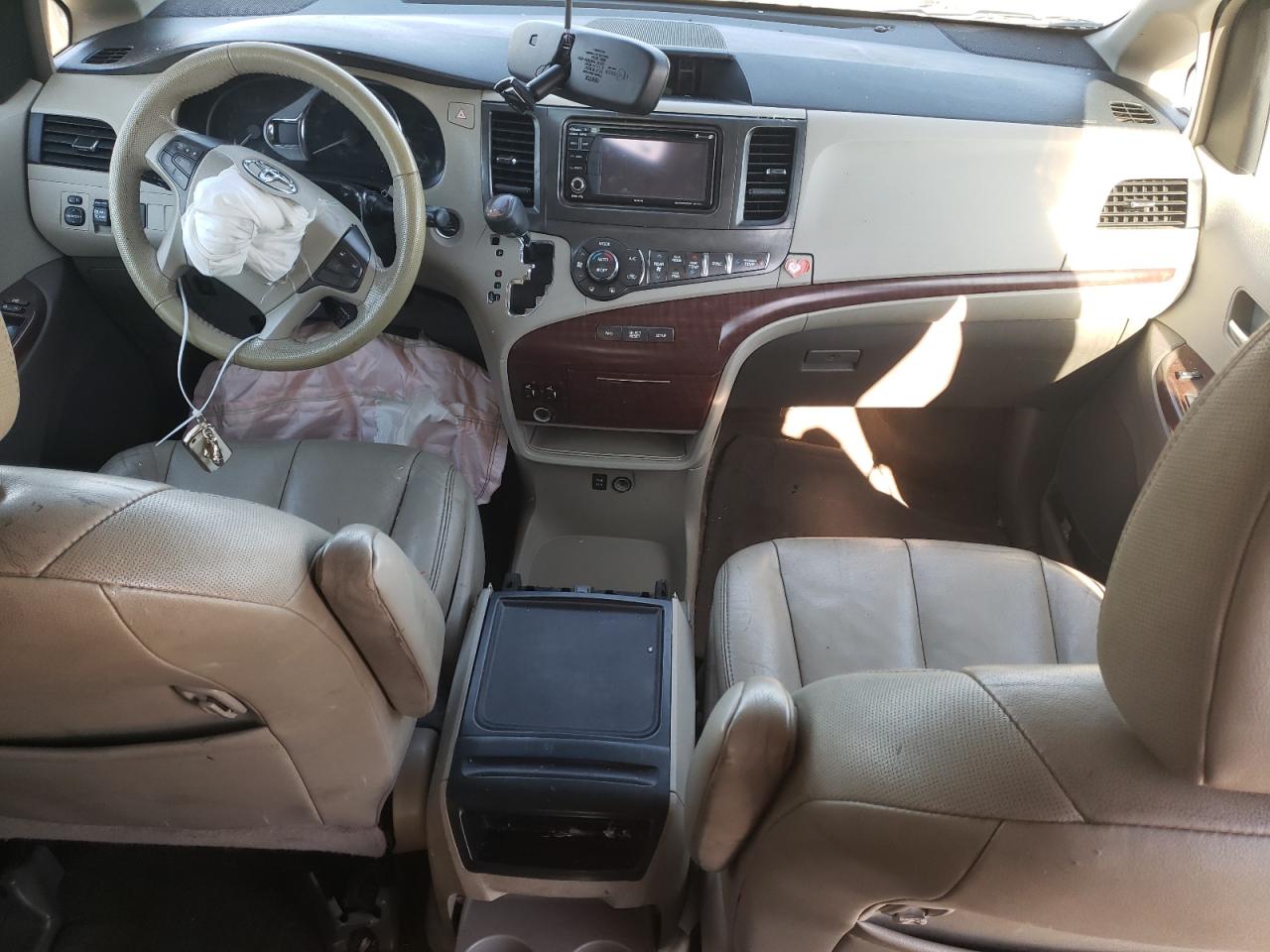 2013 Toyota Sienna - Image 8