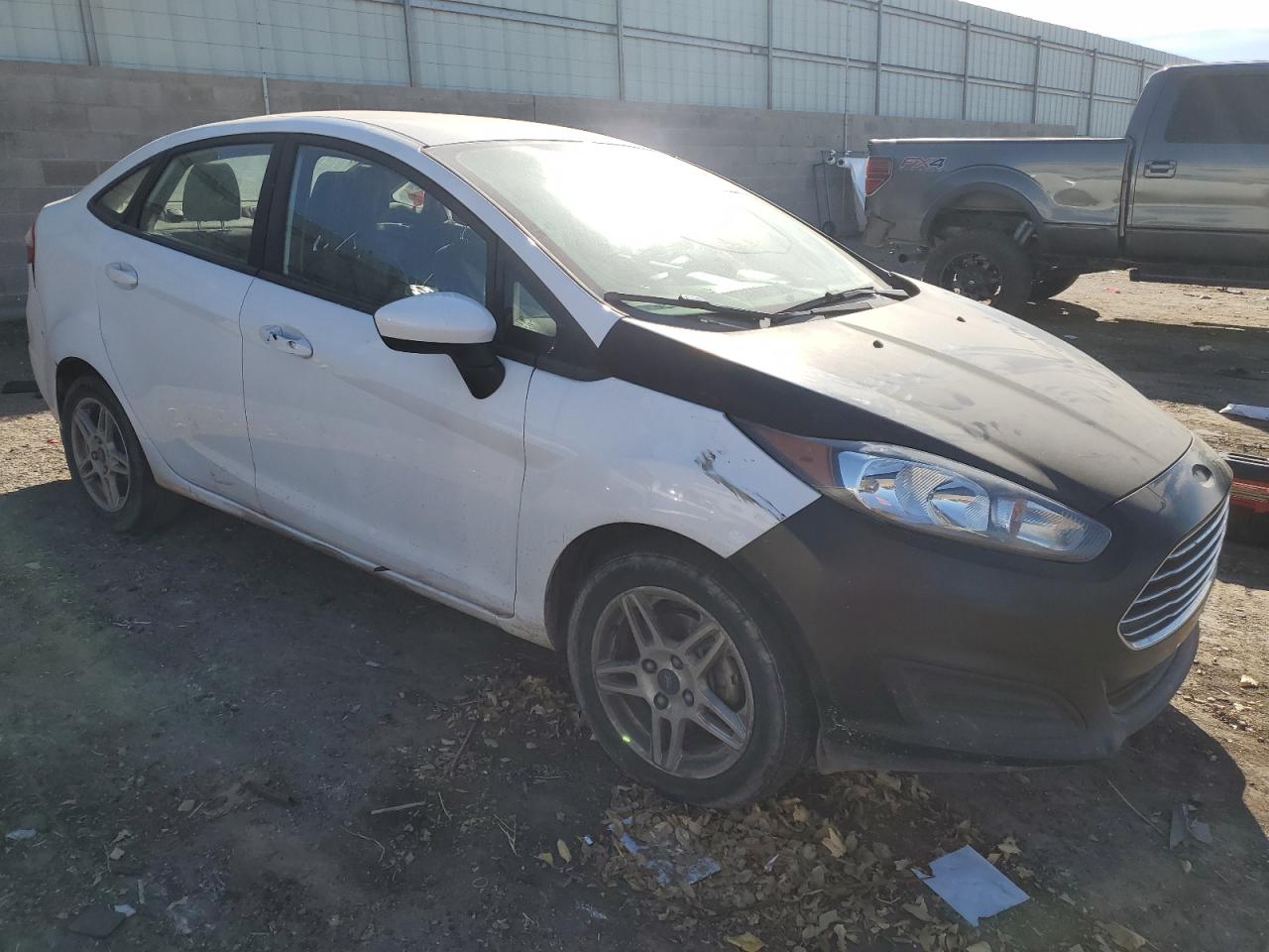 VIN 3FADP4BJ7JM123907 2018 FORD FIESTA no.4