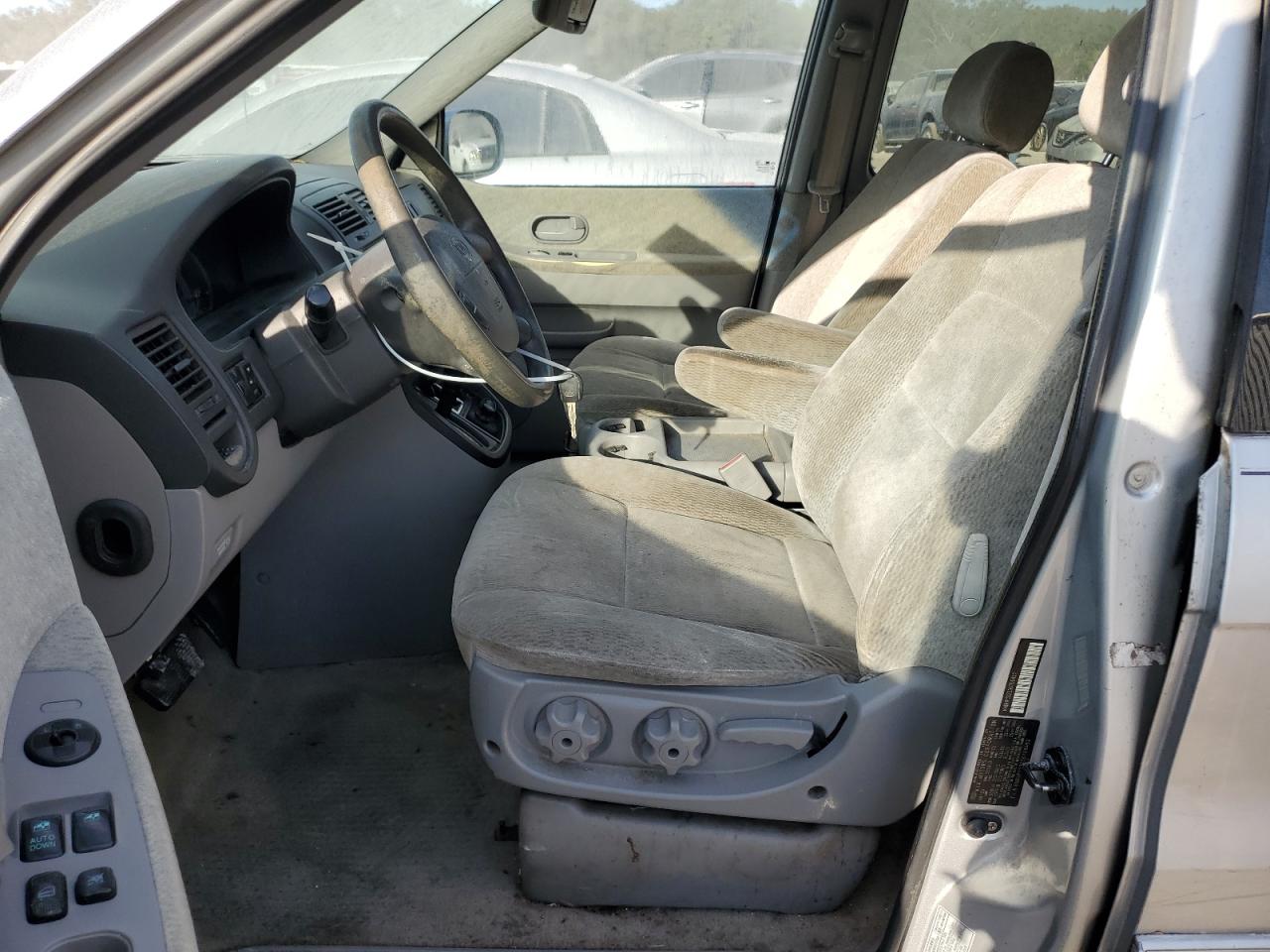 2005 Kia Sedona - Image 7