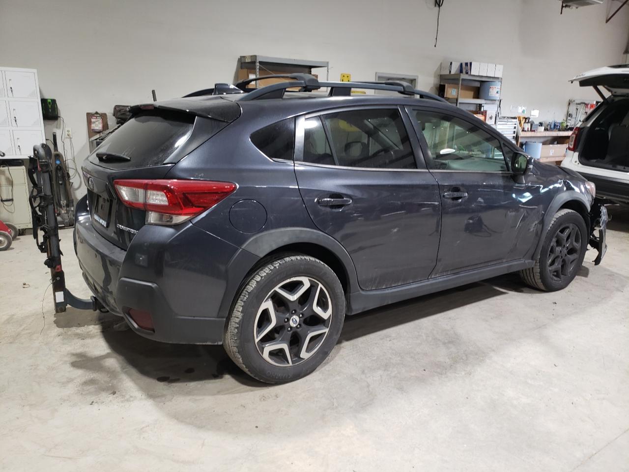 VIN JF2GTAMC3JH211827 2018 SUBARU CROSSTREK no.3