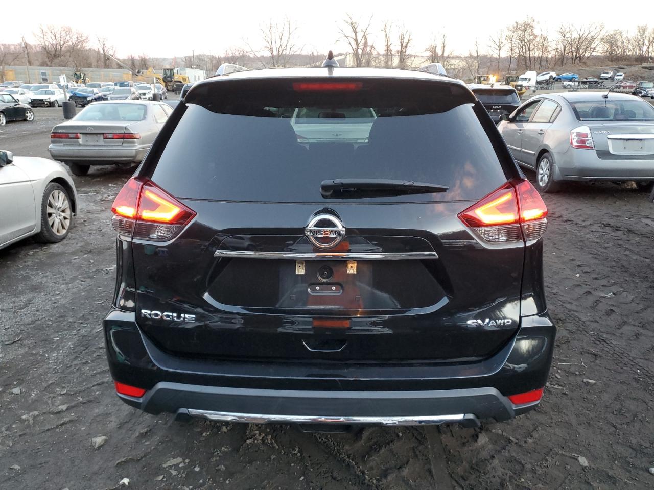 2018 Nissan Rogue S VIN: 5N1AT2MVXJC810714 Lot: 82243464