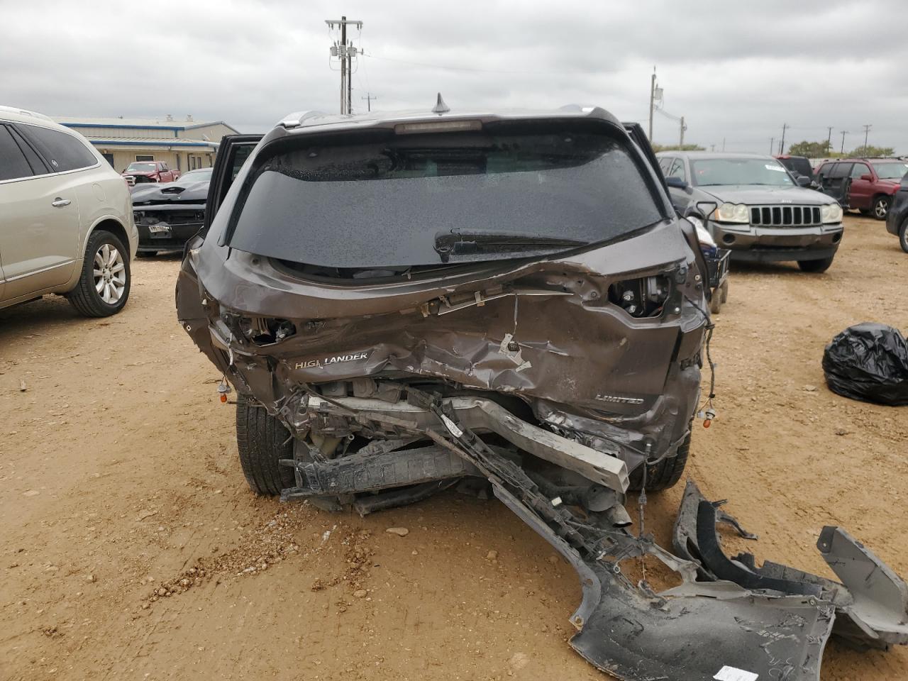 2017 Toyota Highlander Limited VIN: 5TDYZRFH0HS214361 Lot: 82801944