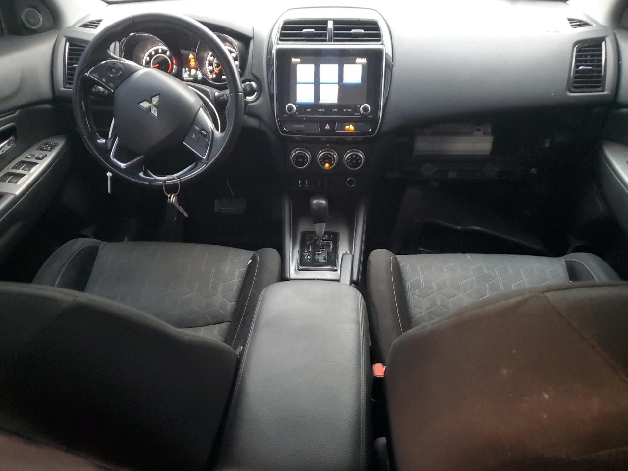 2020 Mitsubishi Outlander - Image 8