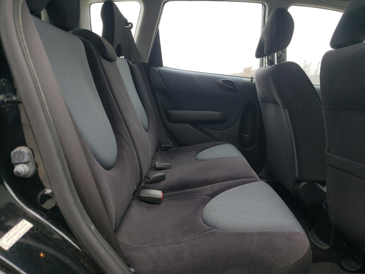 2007 Honda Fit - Image 10