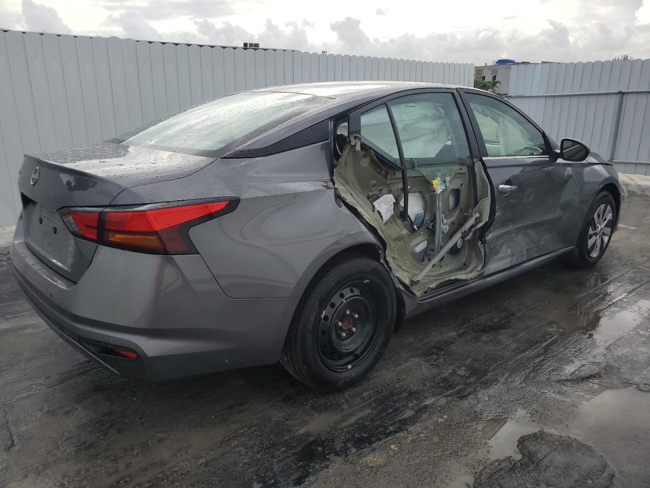 2024 Nissan Altima - Image 3