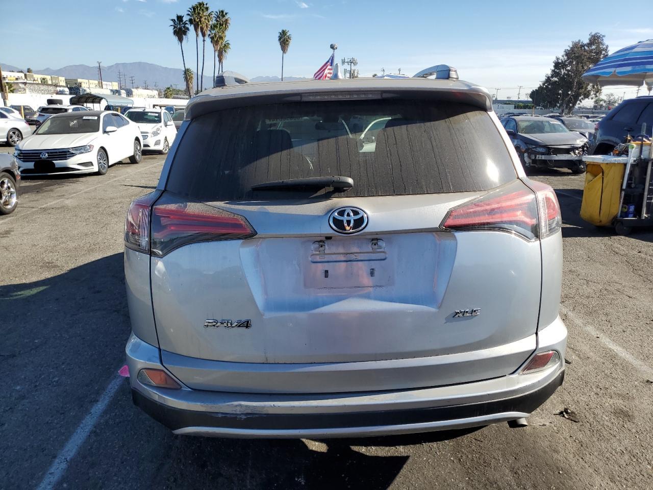 VIN 2T3WFREV4HW379495 2017 TOYOTA RAV4 no.6